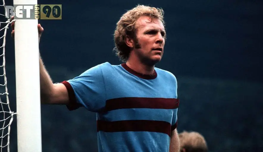 10 مدافع برتر تاریخ فوتبال 4 Bobby Moore