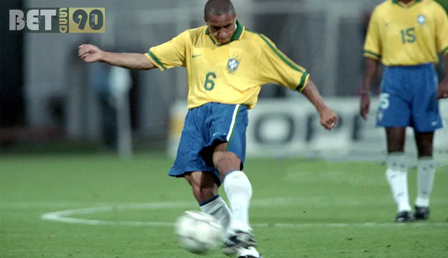 9 گل تاریخی و فراموش نشدنی فوتبال 5 Roberto Carlos