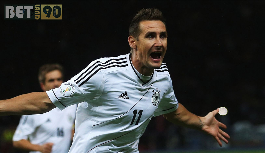 بازیکنانی که فوتبال را دیر آغاز کردند اما ستاره شدند 2 Miroslav Klose
